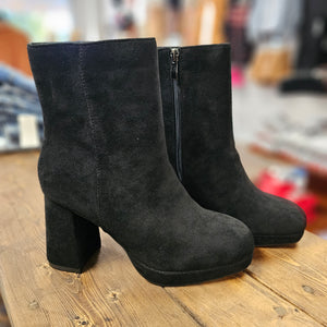 Hey Girl Slugbug Bootie in Black