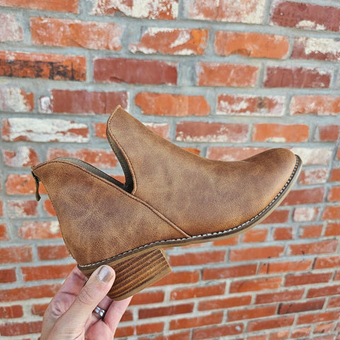 Corkys Low Bootie In Cognac