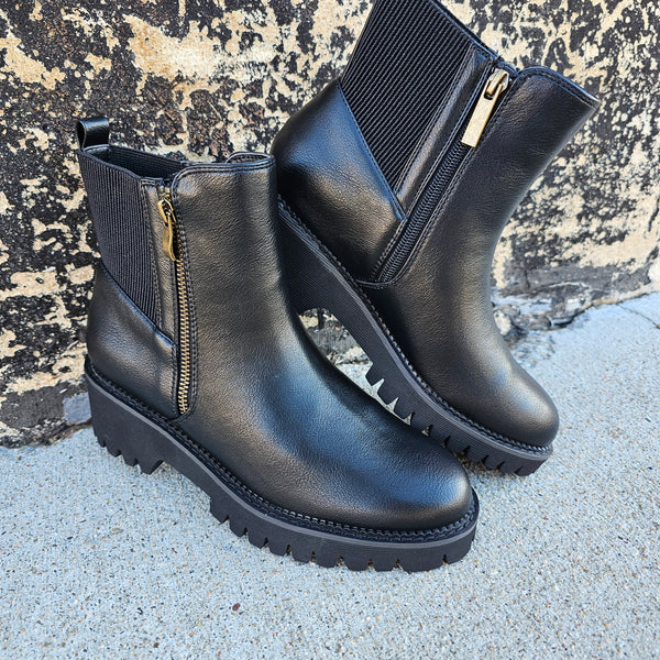 Corkys Take A Hike Black