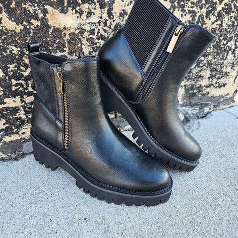 Corkys Take A Hike Black