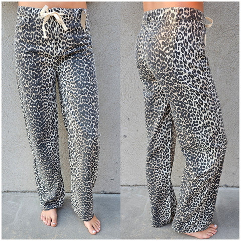Tractr Leopard Print Slight Barrel Drawstring Jeans